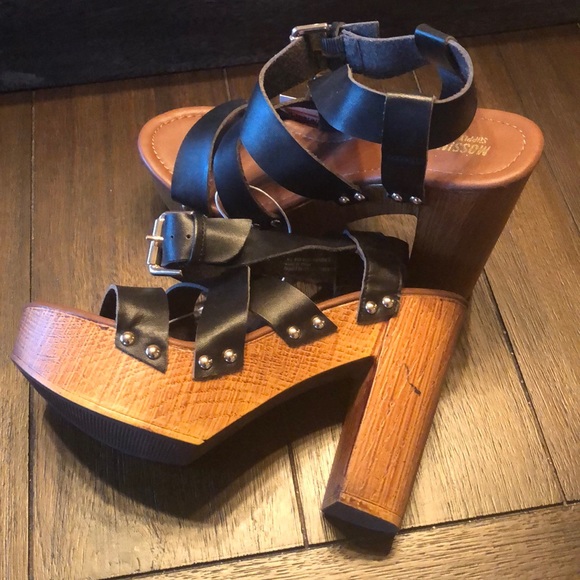 Shoes - Picture 3 of 6